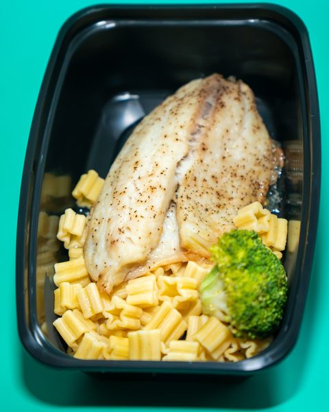 Bandeja de pescado blanco de D.D Fit Meals