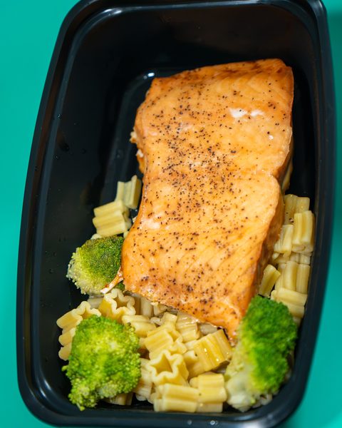 Bandeja de salmón de D.D Fit Meals